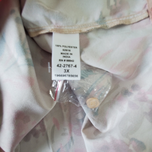 Catherine's Georgette Pintuck Blouse Size 3X Floral Flare Sleeve Lightweight Top - Picture 11 of 14